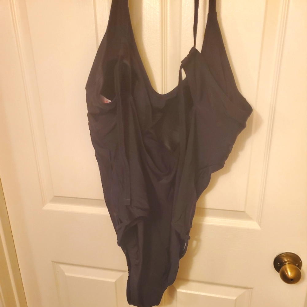 New Backless swimsuit